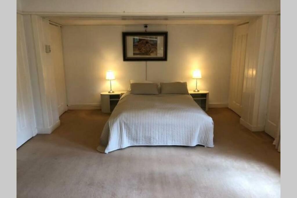 Vrijstaande Rietgedekte Villa Nabij Uitvalswegen Wassenaar Kültér fotó