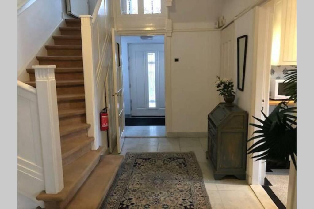 Vrijstaande Rietgedekte Villa Nabij Uitvalswegen Wassenaar Kültér fotó