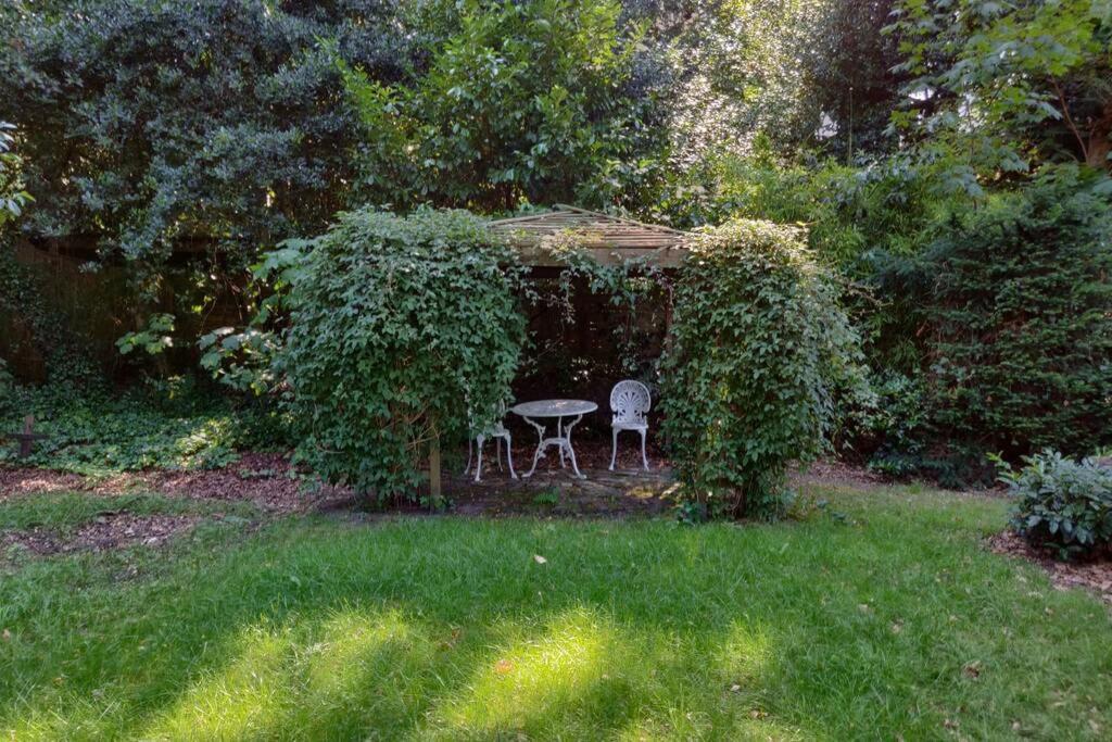 Vrijstaande Rietgedekte Villa Nabij Uitvalswegen Wassenaar Kültér fotó