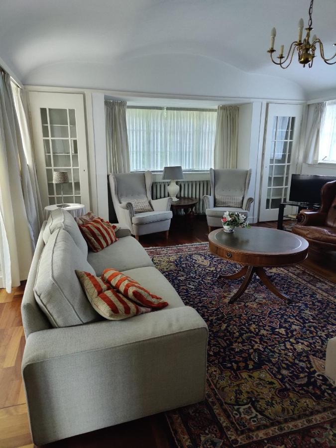 Vrijstaande Rietgedekte Villa Nabij Uitvalswegen Wassenaar Kültér fotó